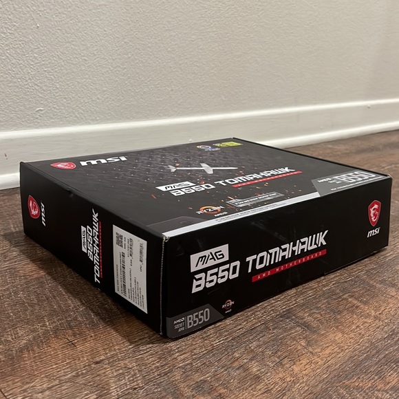 MSI MAG B550 TOMAHAWK Gaming Motherboard - Picture 2 of 3